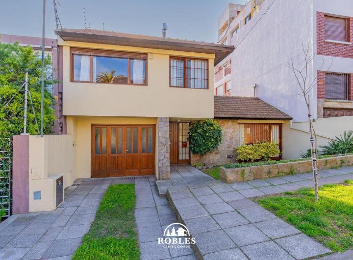 Casa · 243m² · 4 Ambientes