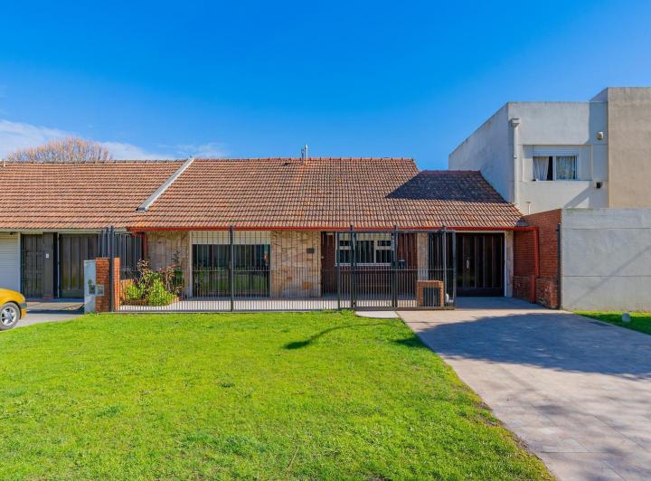 Casa · 105m² · 3 Ambientes · 2 Cocheras