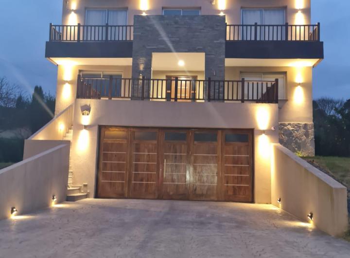 Casa · 265m² · 6 Ambientes · 2 Cocheras