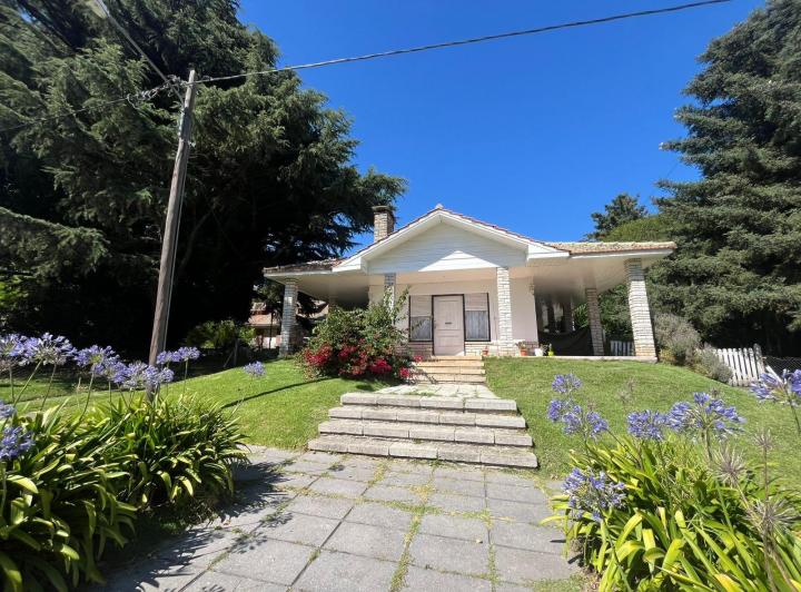 Casa · 180m² · 4 Dormitorios · 1 Cochera