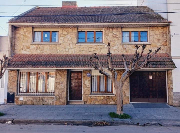 Casa · 244m² · 5 Ambientes · 1 Cochera