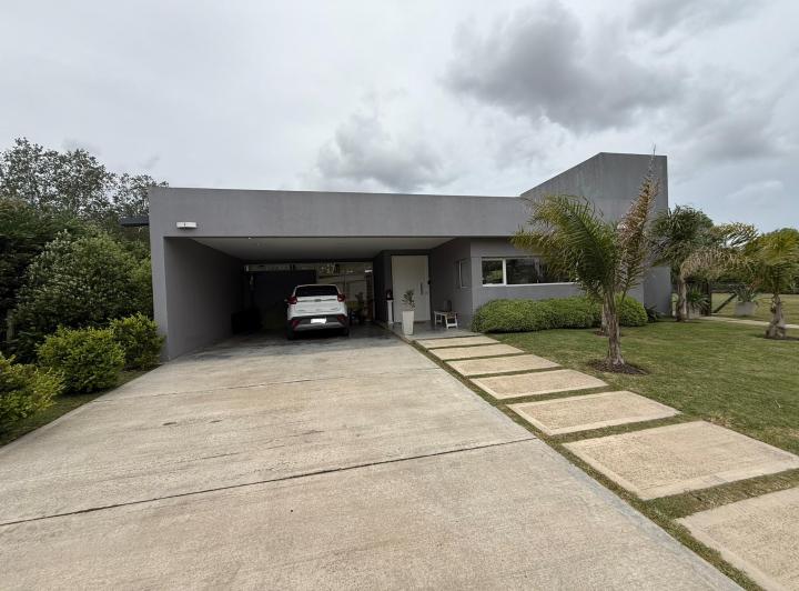 Casa · 242m² · 4 Ambientes