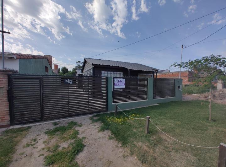Casa · 98m² · 2 Ambientes · 2 Cocheras