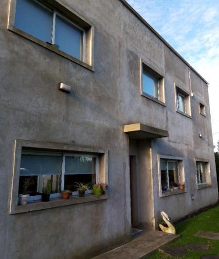 Casa · 240m² · 5 Ambientes · 2 Cocheras