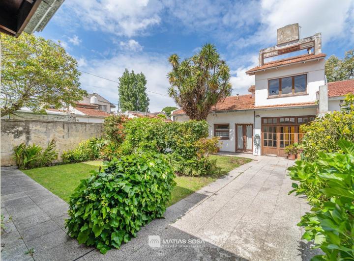 Casa · 233m² · 6 Ambientes · 1 Cochera