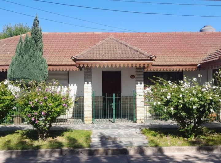 Casa · 218m² · 4 Ambientes · 2 Cocheras