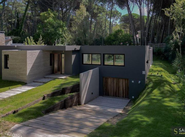 Casa · 230m² · 1 Ambiente