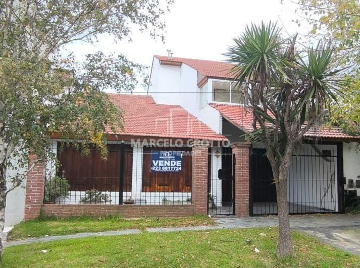 Casa · 260m² · 5 Ambientes · 1 Cochera