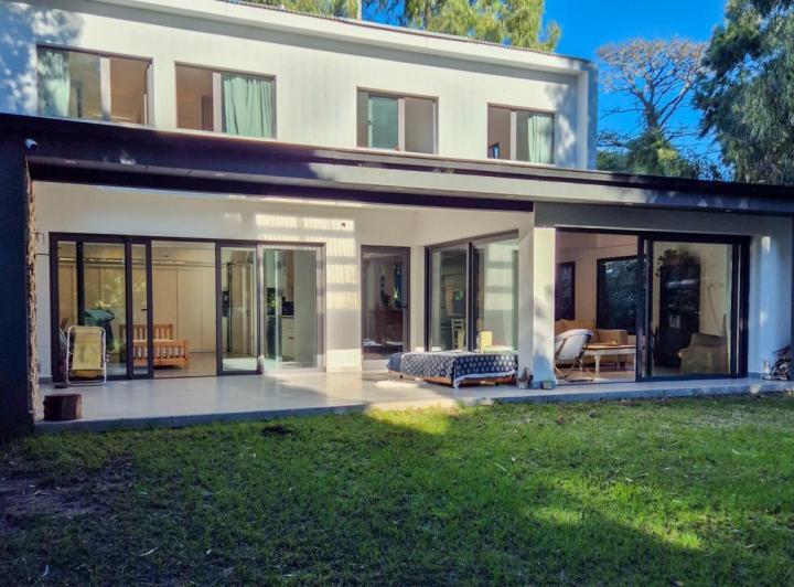 Casa · 182m² · 4 Ambientes · 4 Cocheras