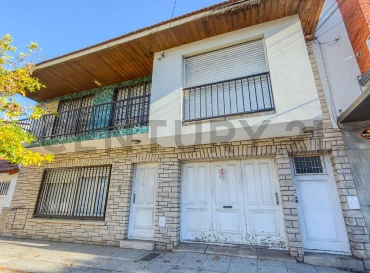 Casa · 340m² · 7 Ambientes · 2 Cocheras