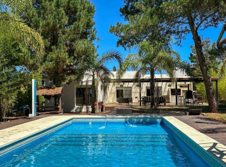 Casa · 200m² · 5 Ambientes · 1 Cochera