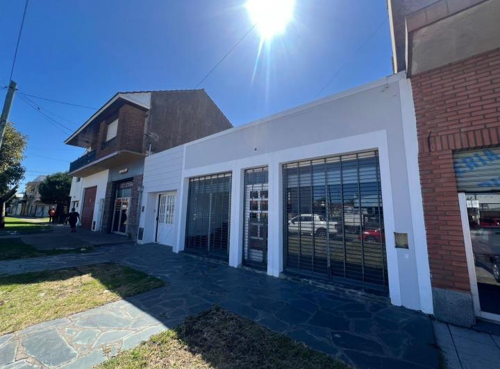 Casa · 330m² · 3 Ambientes · 1 Cochera