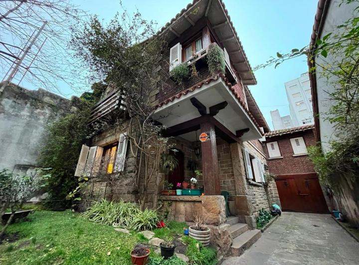 Casa · 229m² · 5 Ambientes · 1 Cochera