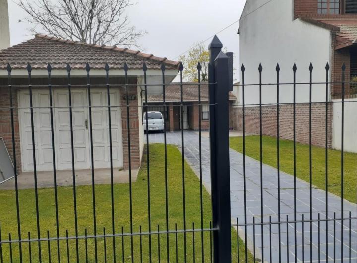 Casa · 202m² · 6 Ambientes · 1 Cochera
