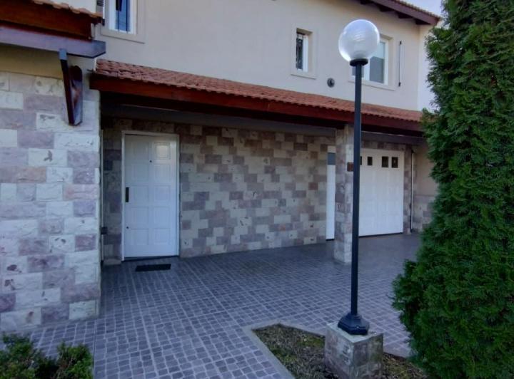 Casa · 194m² · 5 Ambientes · 1 Cochera