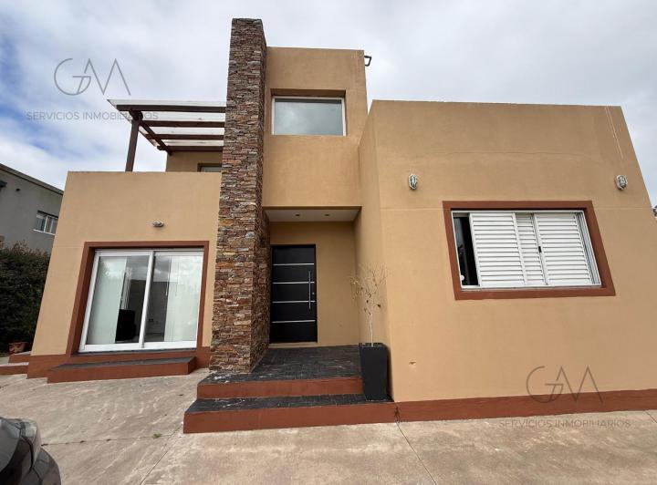Casa · 180m² · 4 Ambientes