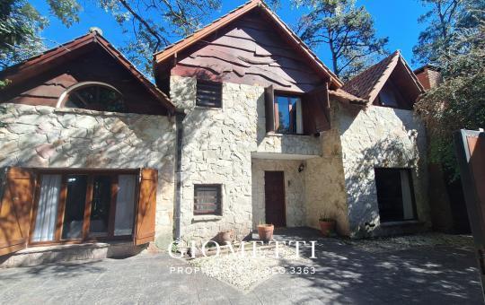 Casa · 221m² · 5 Ambientes