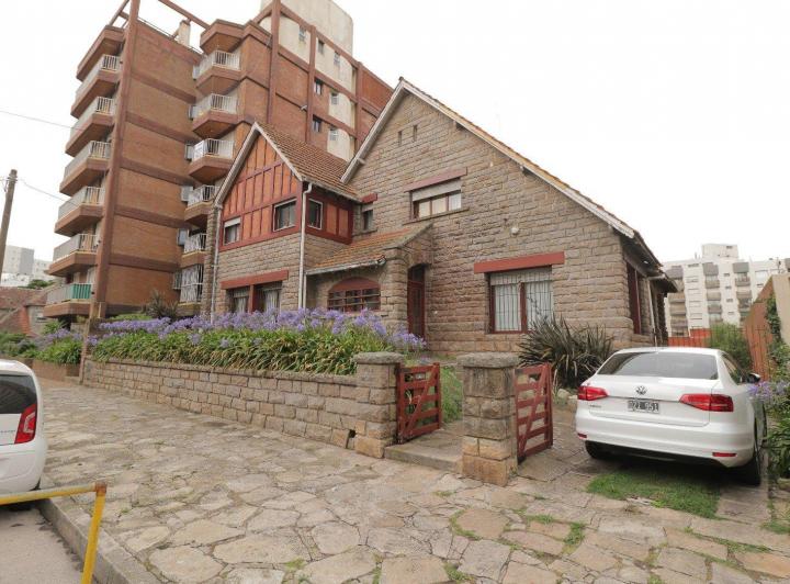 Casa · 517m² · 10 Ambientes · 2 Cocheras