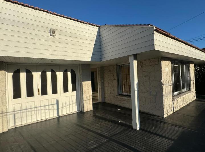 Casa · 171m² · 4 Dormitorios · 2 Cocheras