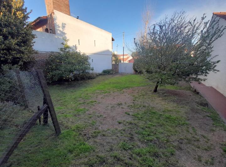 Casa · 105m² · 5 Ambientes · 4 Cocheras