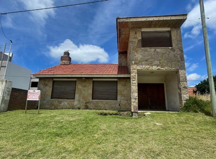 Casa · 180m² · 5 Ambientes · 1 Cochera