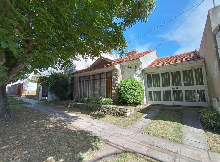 Casa · 130m² · 3 Ambientes · 1 Cochera