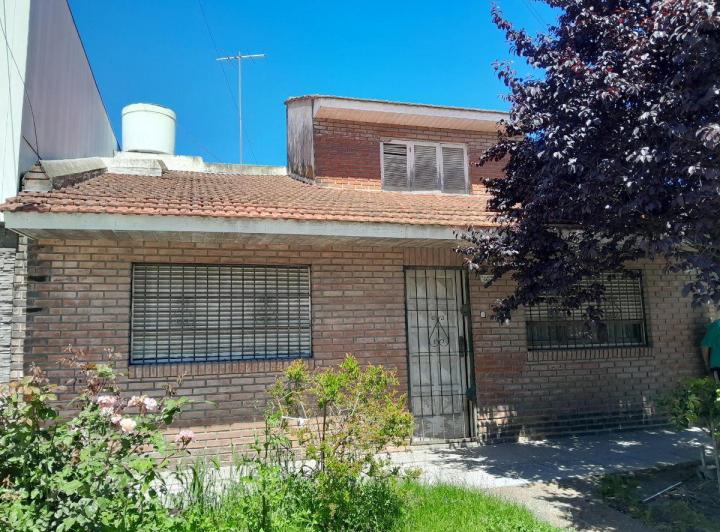 Casa · 196m² · 4 Ambientes · 2 Cocheras