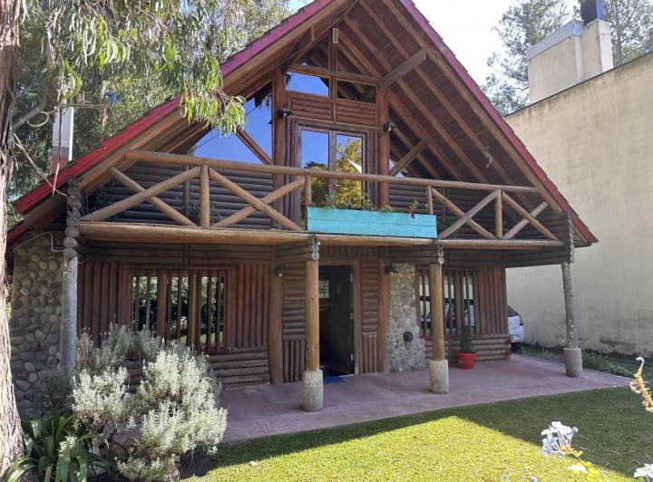 Casa · 144m² · 4 Ambientes · 3 Cocheras