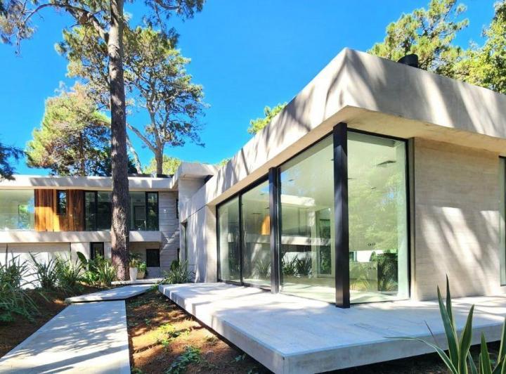 Casa · 340m² · 4 Ambientes · 1 Cochera