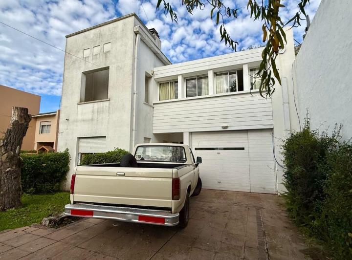 Casa · 273m² · 5 Ambientes · 1 Cochera