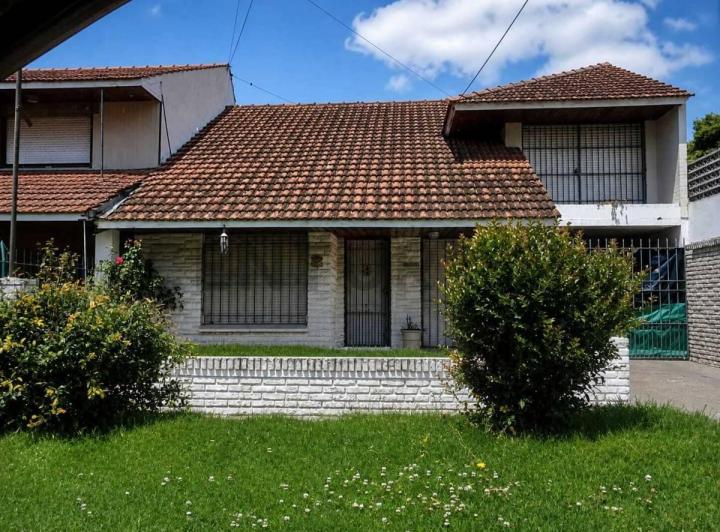 Casa · 180m² · 5 Ambientes · 1 Cochera