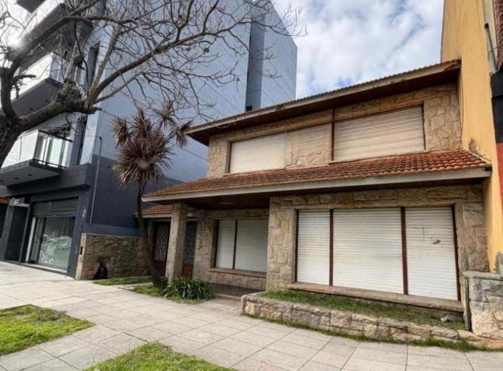 Casa · 206m² · 5 Ambientes · 5 Cocheras