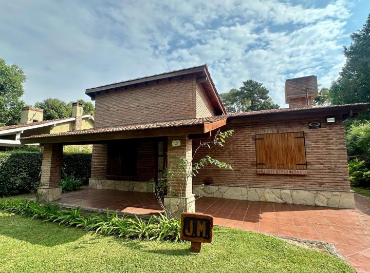 Casa · 514m² · 2 Dormitorios · 1 Cochera