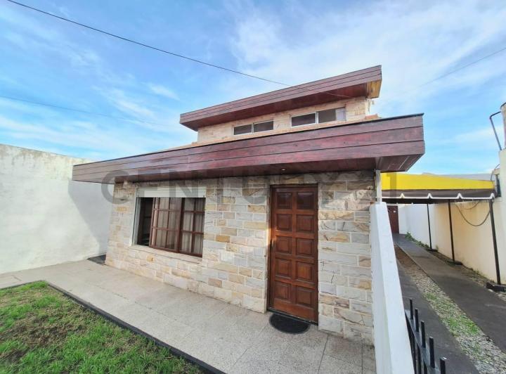 Casa · 196m² · 5 Ambientes · 2 Cocheras
