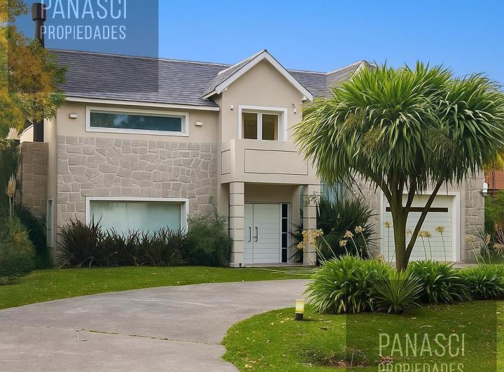 Casa · 320m² · 5 Ambientes · 1 Cochera