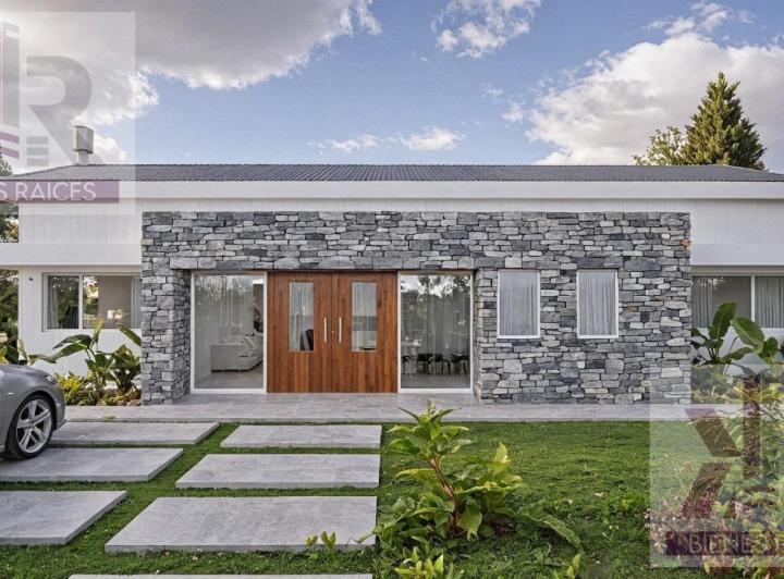 Casa · 192m² · 5 Ambientes · 2 Cocheras