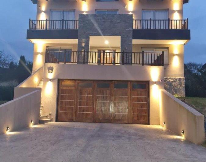 Casa · 250m² · 4 Ambientes · 2 Cocheras