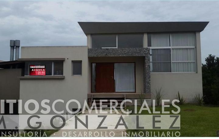 Casa · 250m² · 4 Ambientes · 4 Cocheras