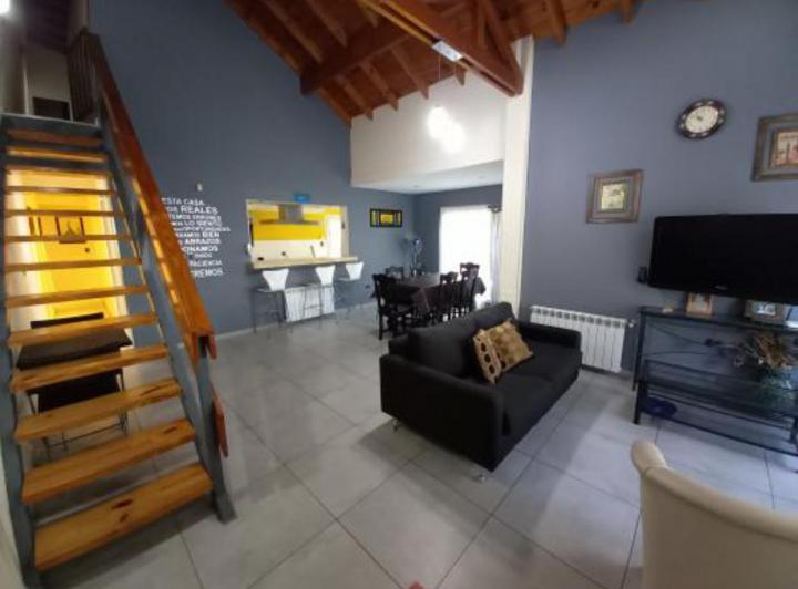Casa · 144m² · 5 Ambientes · 1 Cochera