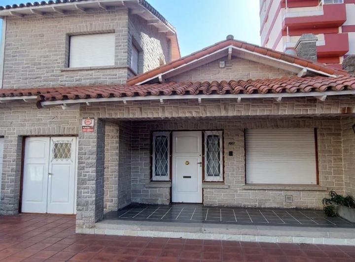 Casa · 168m² · 6 Ambientes · 1 Cochera