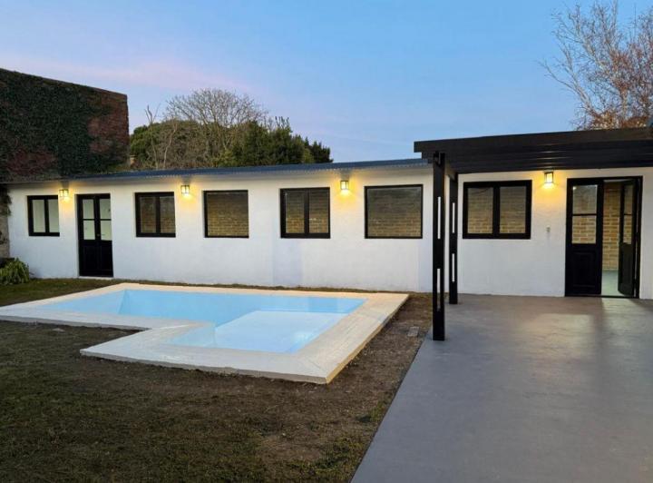 Casa · 200m² · 3 Ambientes · 2 Cocheras