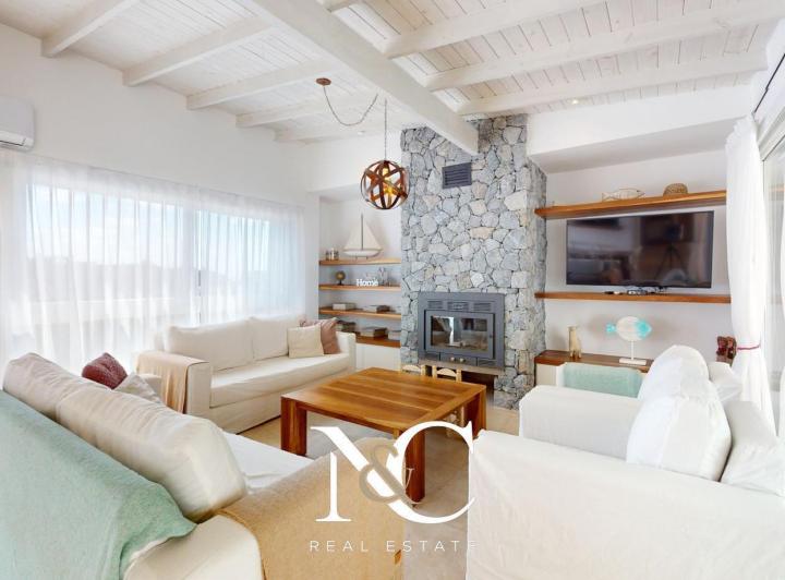 Casa · 237m² · 5 Ambientes · 2 Cocheras