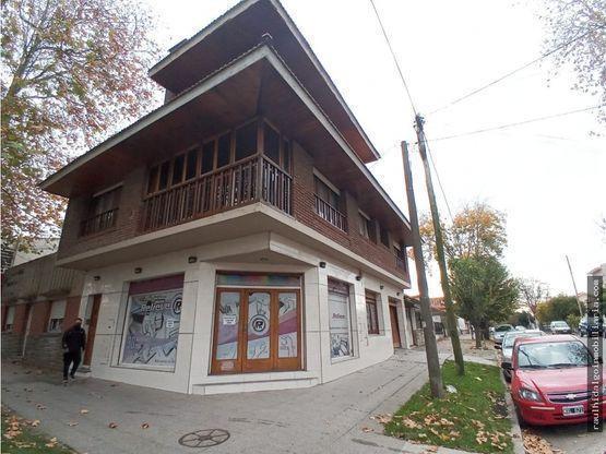 Casa · 154m² · 6 Ambientes · 2 Cocheras