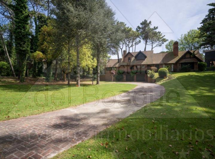 Casa · 316m² · 6 Ambientes