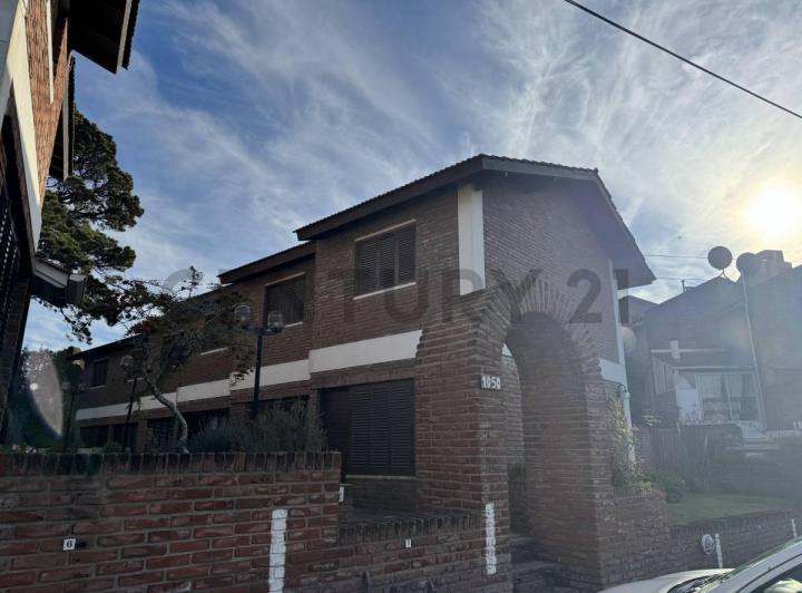 Casa · 60m² · 2 Ambientes · 1 Cochera