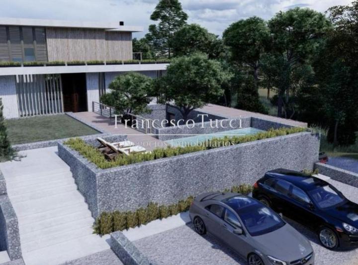 Casa · 477m² · 8 Ambientes · 4 Cocheras