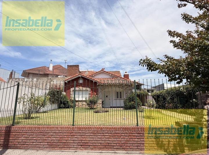 Casa · 250m² · 4 Ambientes · 1 Cochera