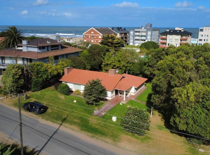 Casa · 1200m² · 5 Ambientes
