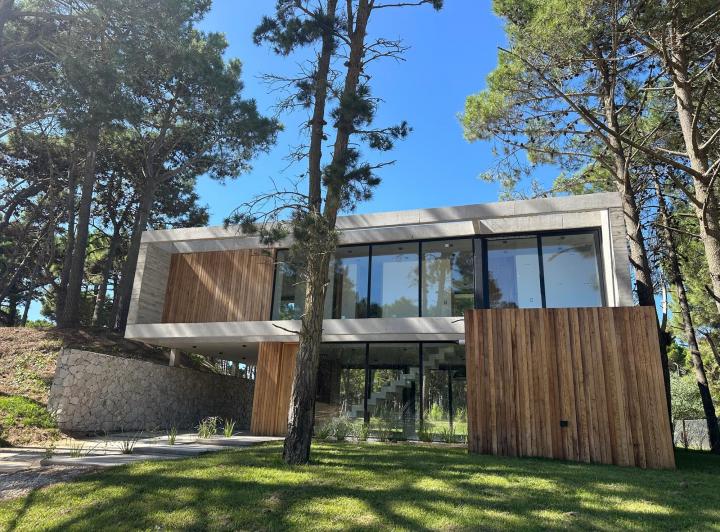 Casa · 245m² · 3 Dormitorios · 1 Cochera