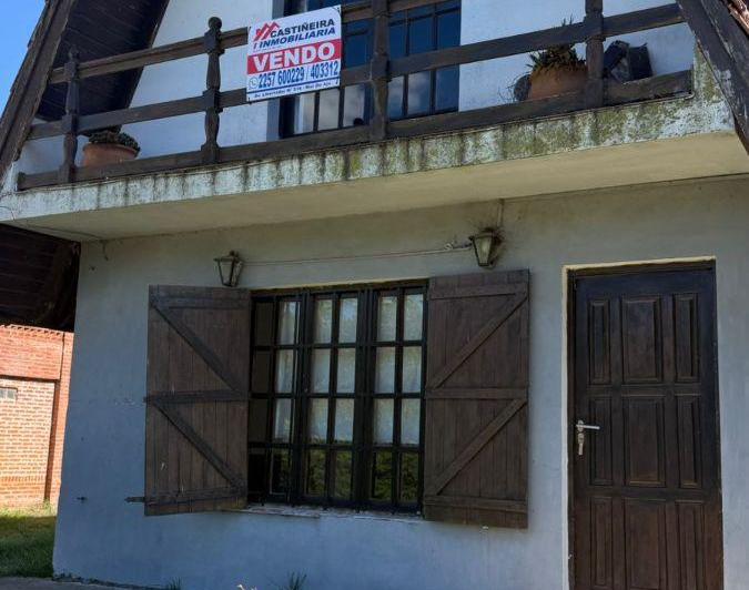 Casa · 95m² · 5 Ambientes · 2 Cocheras